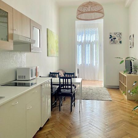 Gallys Apartments ปราก ภายนอก รูปภาพ